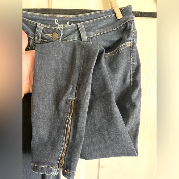 Boden size 2 dark wash skinny Jean with zipper detail - Picture 3 of 3